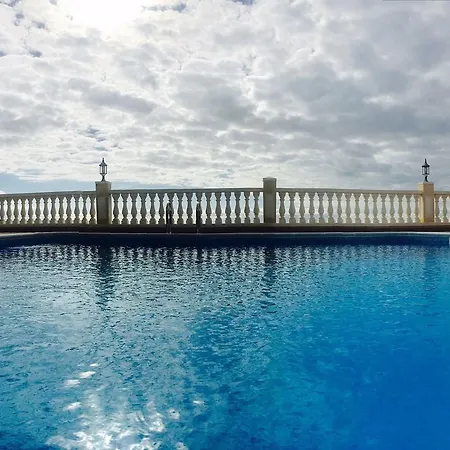 Chalet Costa Adeje Vista 度假居 *